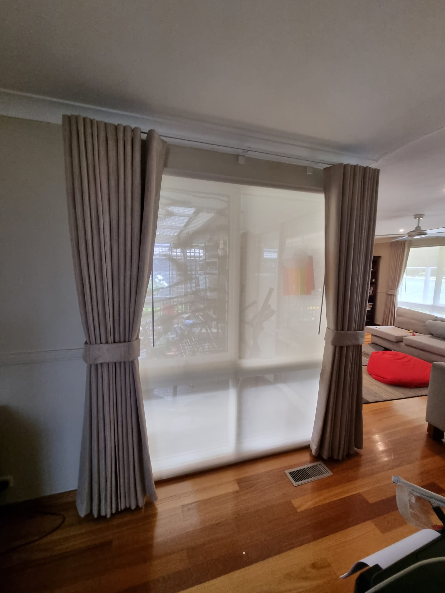 block-out-curtains-and-sheer-blinds (2)