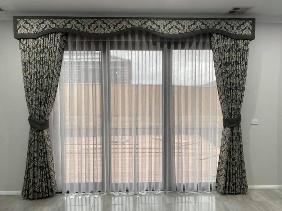 luxury-curtains-with-padded-pelmets (8)