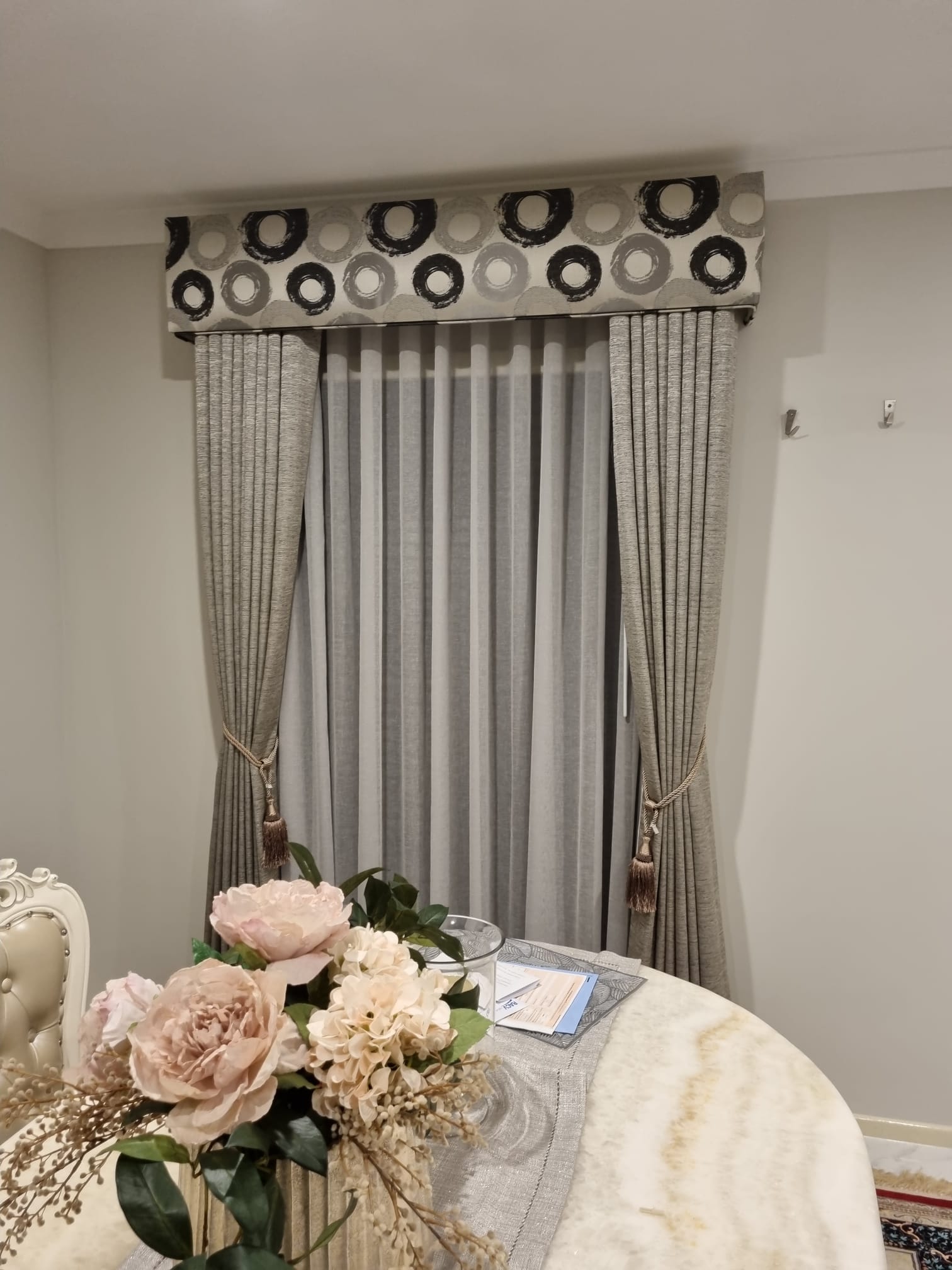 luxury-curtains-with-padded-pelmets (9)